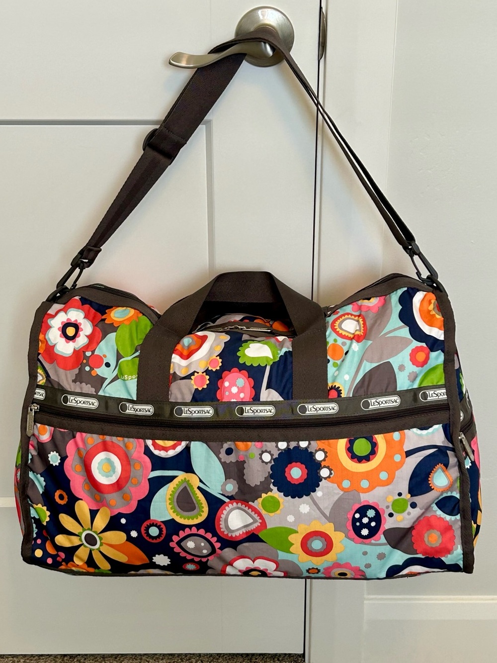 LESPORTSAC FLORAL LARGE WEEKENDER TRAVEL DUFFLE BAG